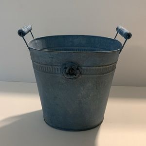 No Brand Blue Metal Tin W/Cute Handles Approximately 9x9x6 inches Used